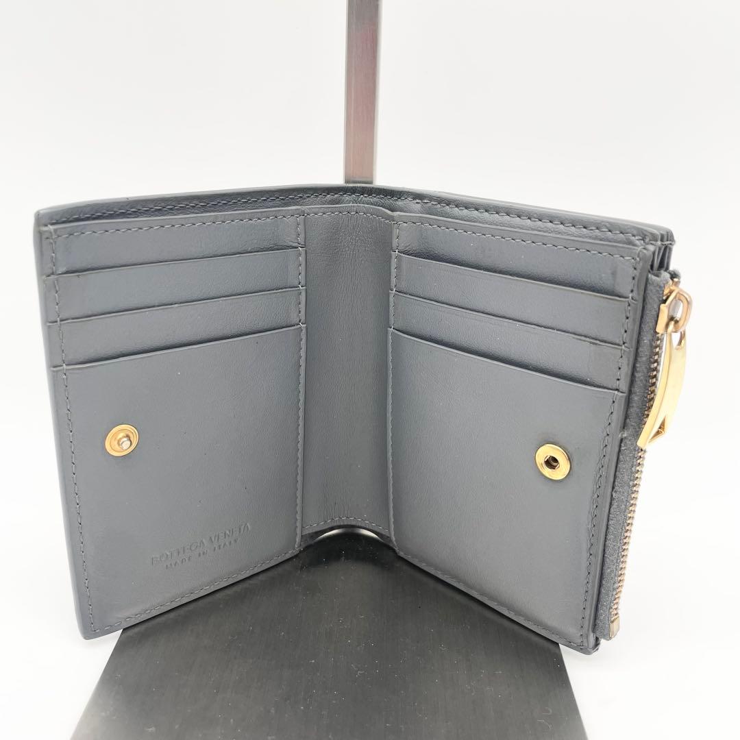 BOTTEGA VENETA マキシイントレチャート　二つ折り財布　グレー