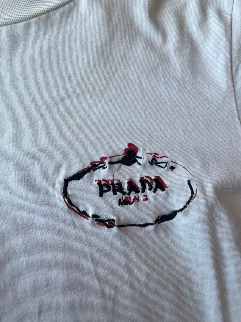 PRADA プラダTシャツ白ホワイト刺繍ポイント半袖