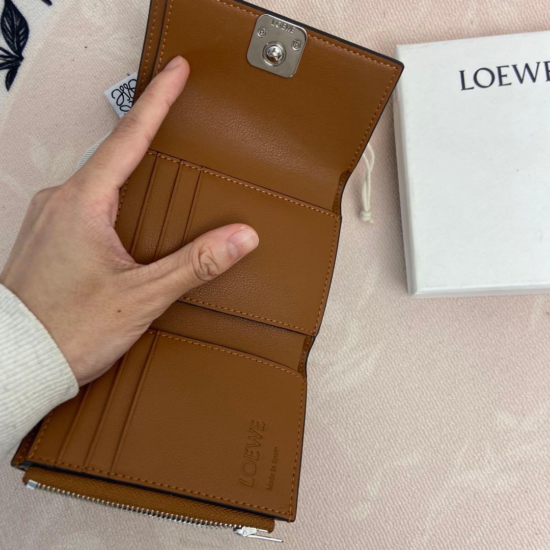 LOEWE アナグラム 三つ折り財布 ブラウン 中古品 価格