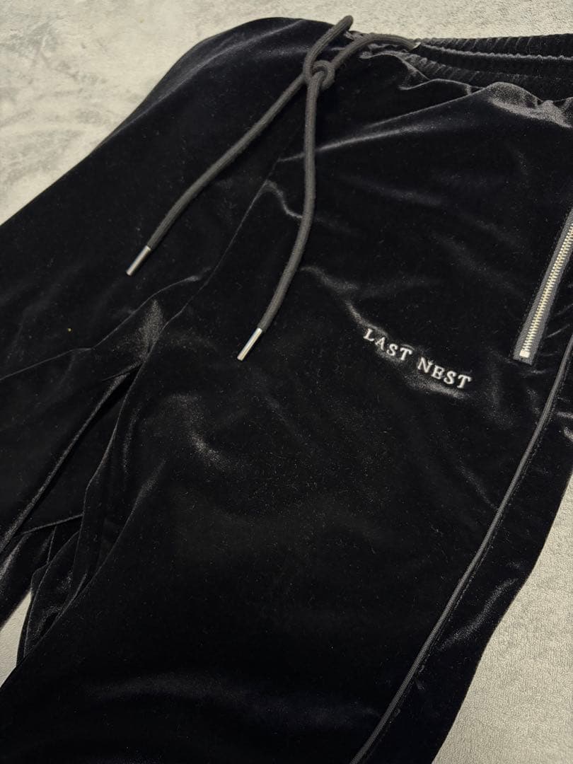 パンツ EWJ NEST Velour Emb Track Pants V2