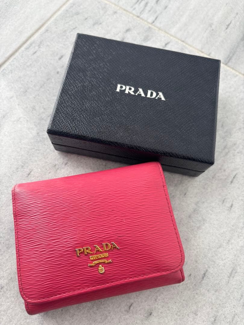 PRADA プラダ ピンク 三つ折り財布 サフィアーノ ロゴ 金 ゴールド