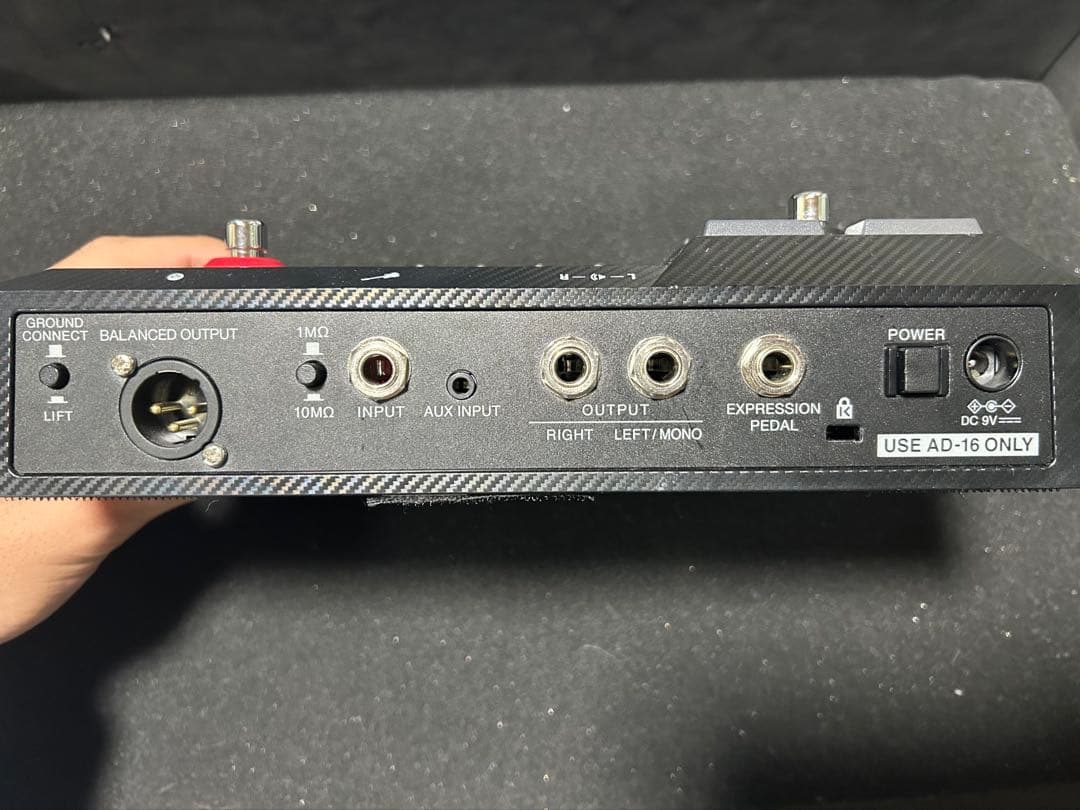 ZOOM B2four ベースマルチエフェクター