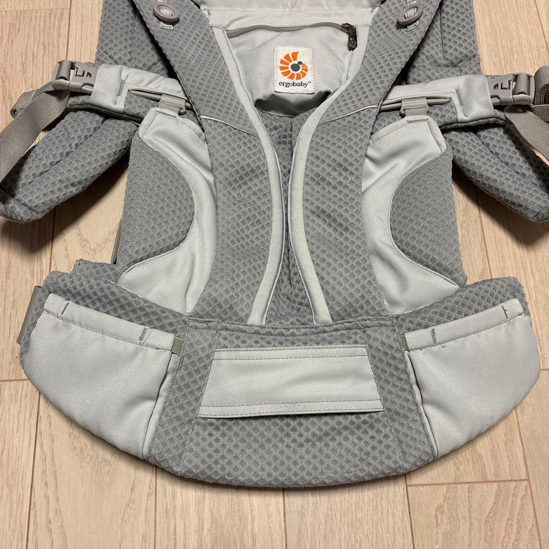 美品　エルゴの抱っこ紐　人気のオムニブリーズ　パールグレー　ergobaby