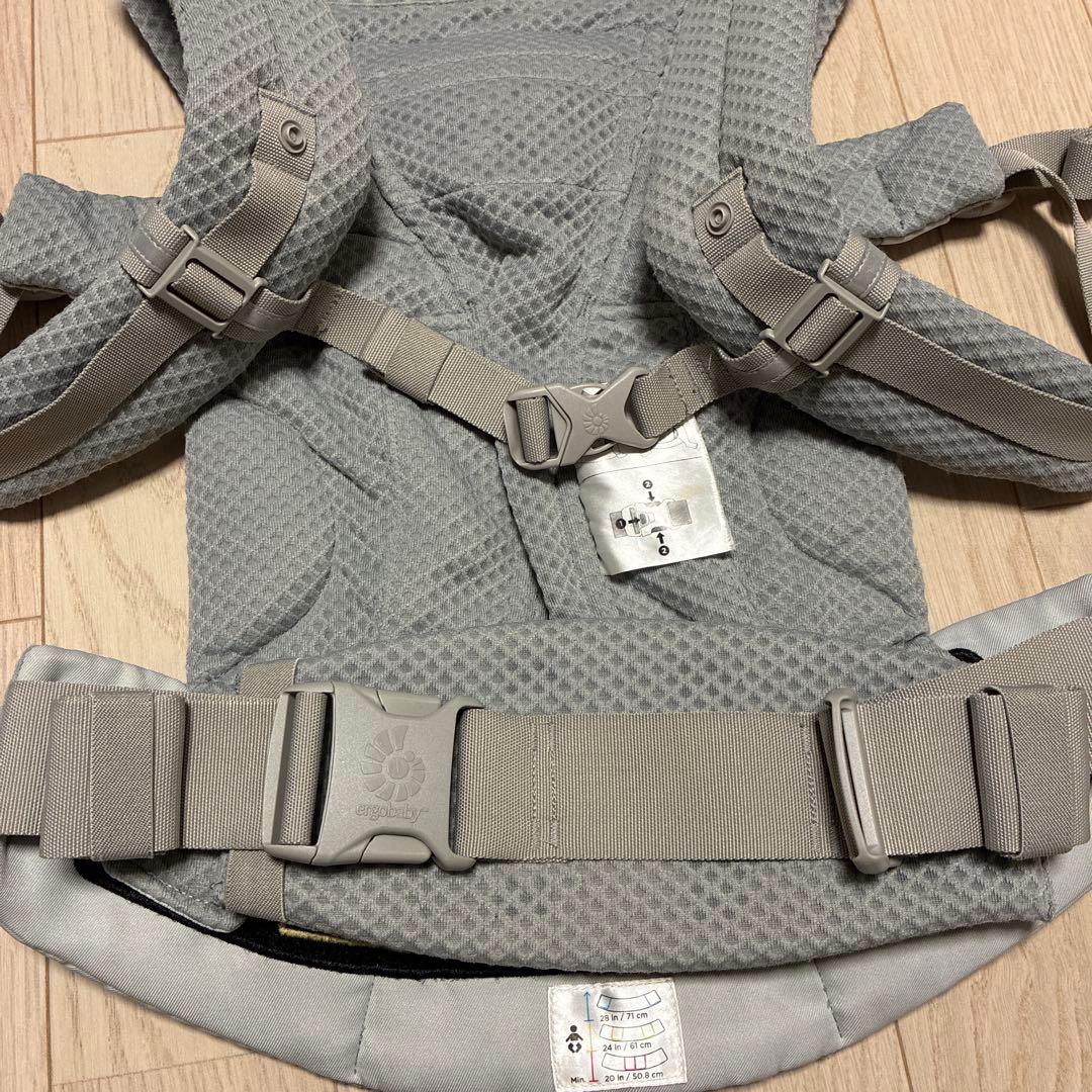 美品　エルゴの抱っこ紐　人気のオムニブリーズ　パールグレー　ergobaby