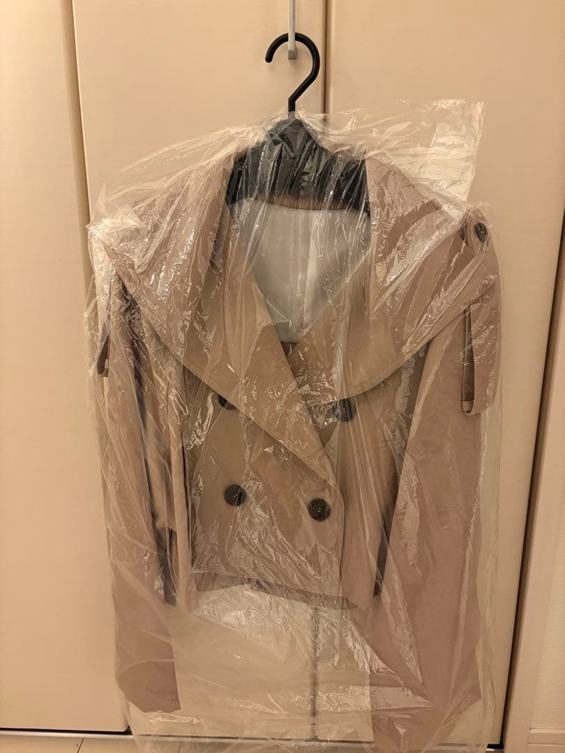 お値下げ中ジプソフィアShort Trench Coat ベージュ 新品未使用