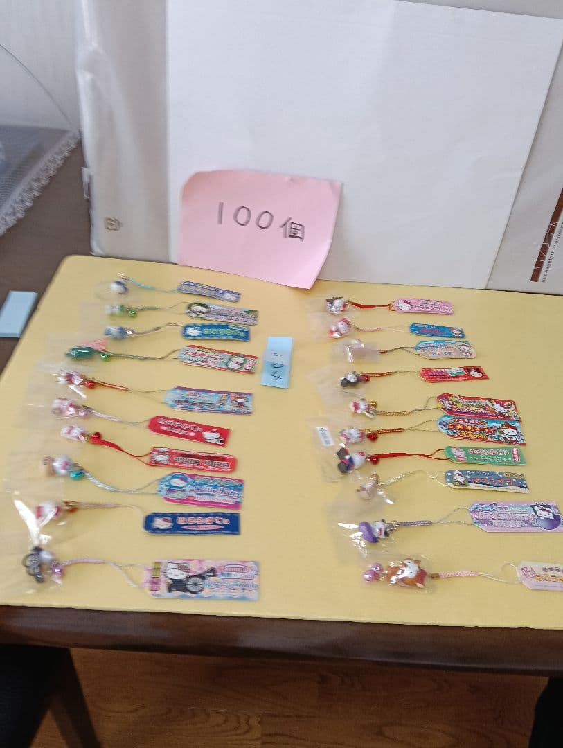 サンリオ　ハローキティ ストラップ 根付けなど100個＋おまけ