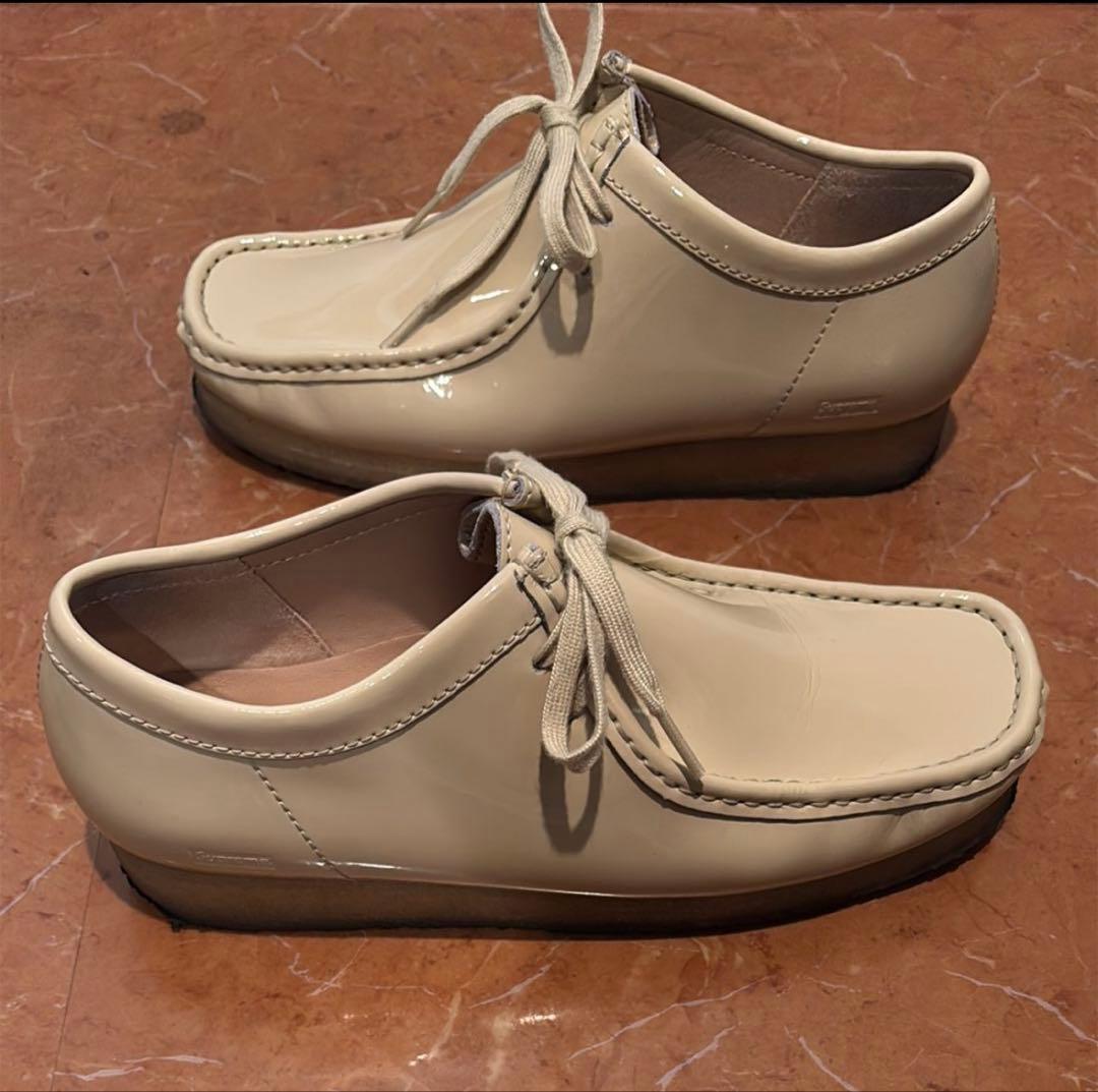 靴 Supreme x Clarks Patent Leather Wallabee
