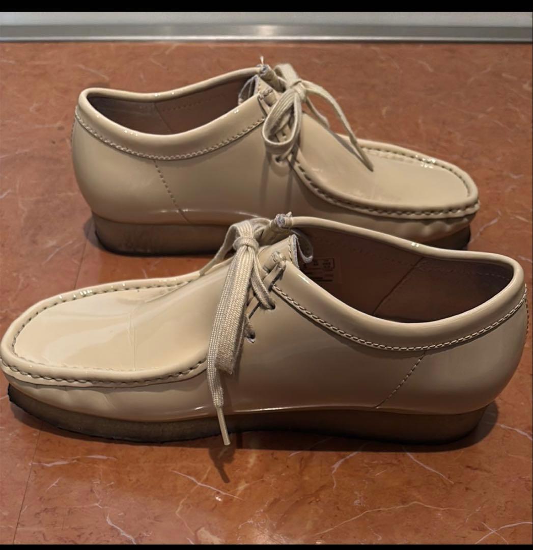 靴 Supreme x Clarks Patent Leather Wallabee