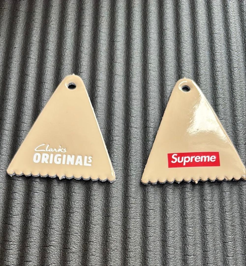 靴 Supreme x Clarks Patent Leather Wallabee