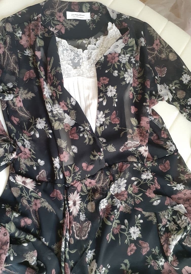 【美品】上品で可愛い　armoire caprice ワンピース