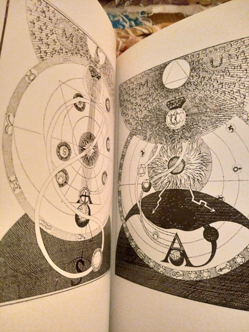 Alchemy & Mysticism　錬金術と神秘主義