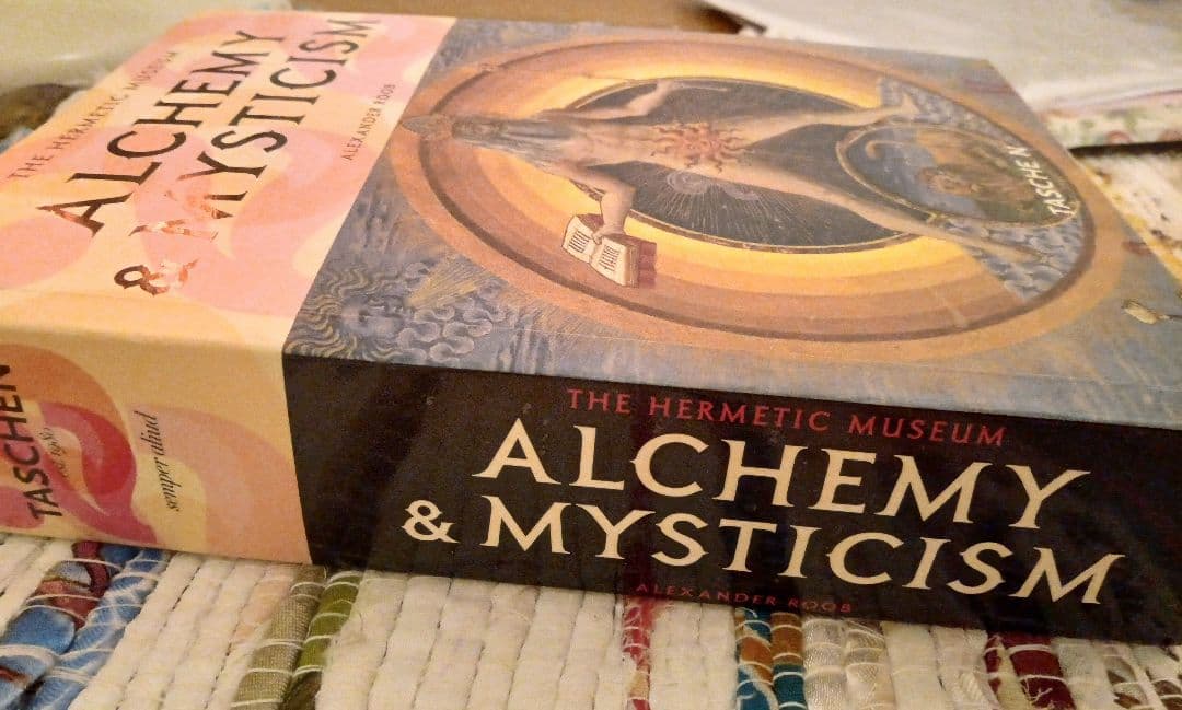 Alchemy & Mysticism　錬金術と神秘主義
