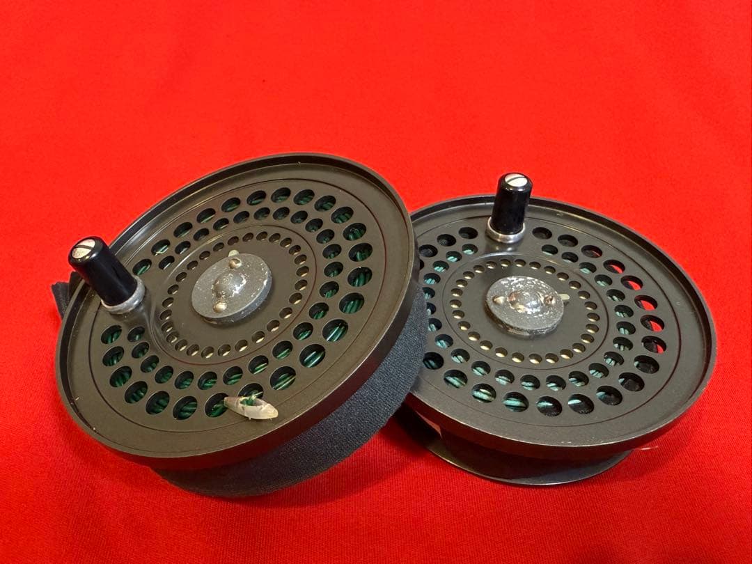 T*G様 ORVIS ★☆ オービス フライリール 2個 革ケース付き 正常作動