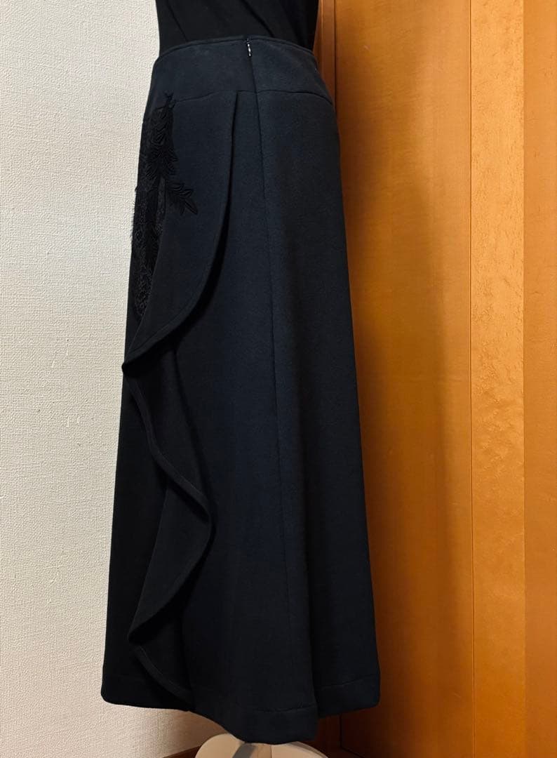 お値下げ◇さえら◇ブラック◇レースモチーフ飾◇フリル装飾◇ロングスカート◇未使用