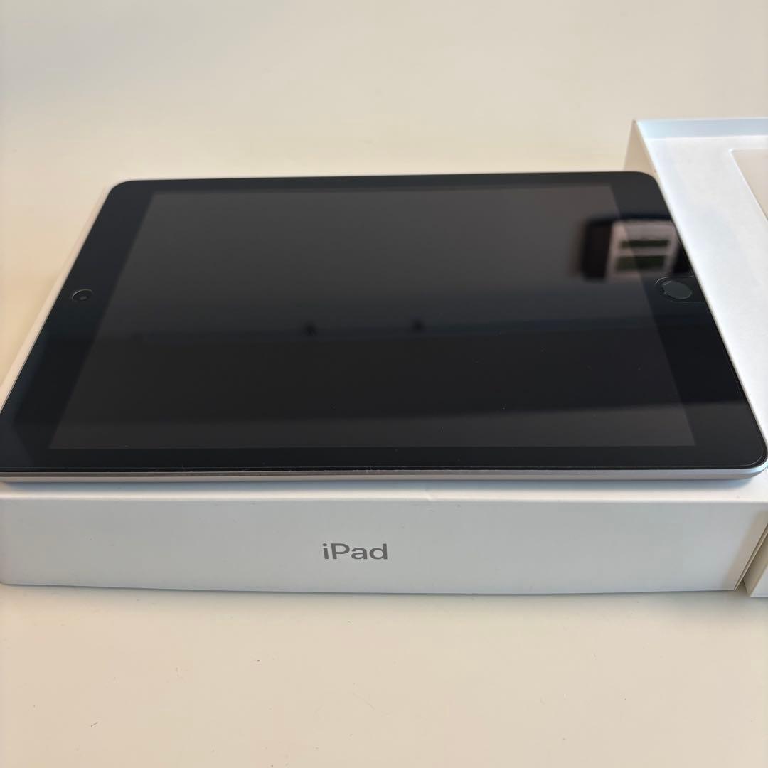 【極美品・付属品完備】iPad 第6世代 32GB シルバー｜画面・外装傷なし