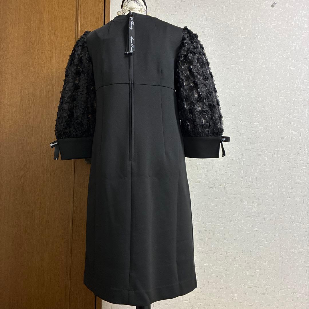 スーパービューティー☆44☆新品タグ付き立体花モチーフ袖レースのワンピース