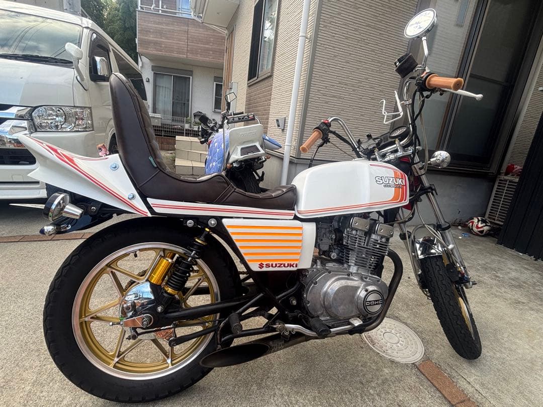 gsx250e ザリgsx400eザリ 三段シートチョビ三 サイドカバー
