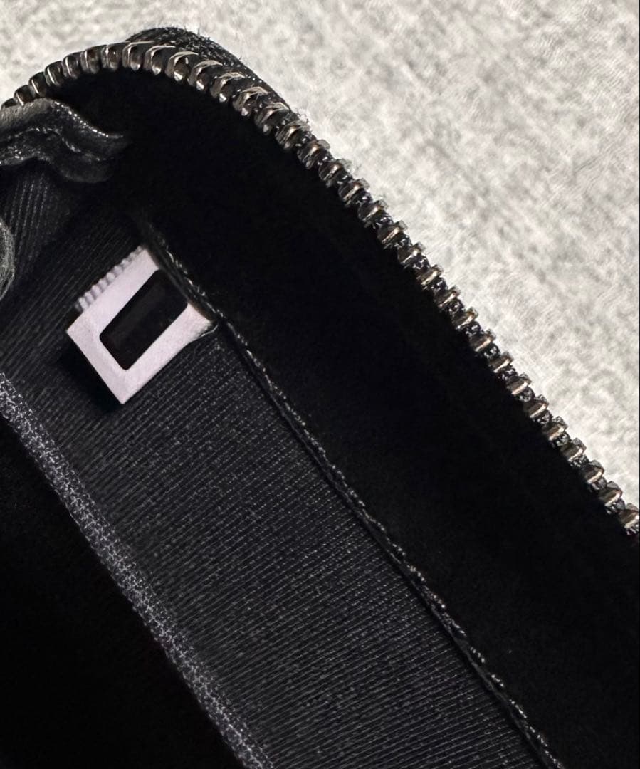JIMMY CHOO ジミーチュウ　二つ折り財布　スタッズ