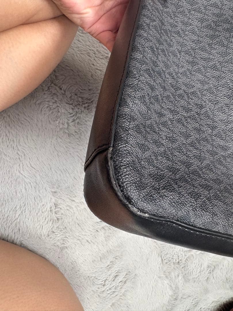 MICHAEL KORS ブラック ボディバッグ