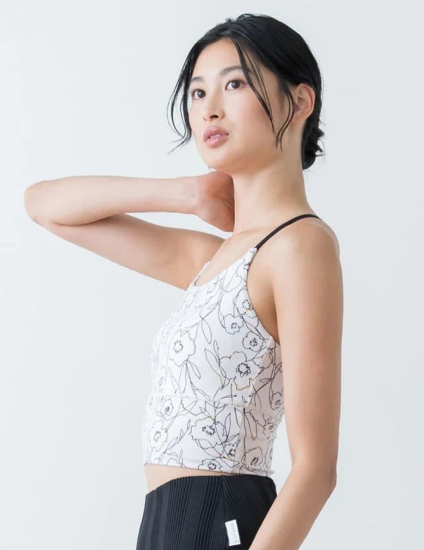 【極美品・Web限定品・秋の最新作・SUKALA】ブラトップ単品　アイボリー　М