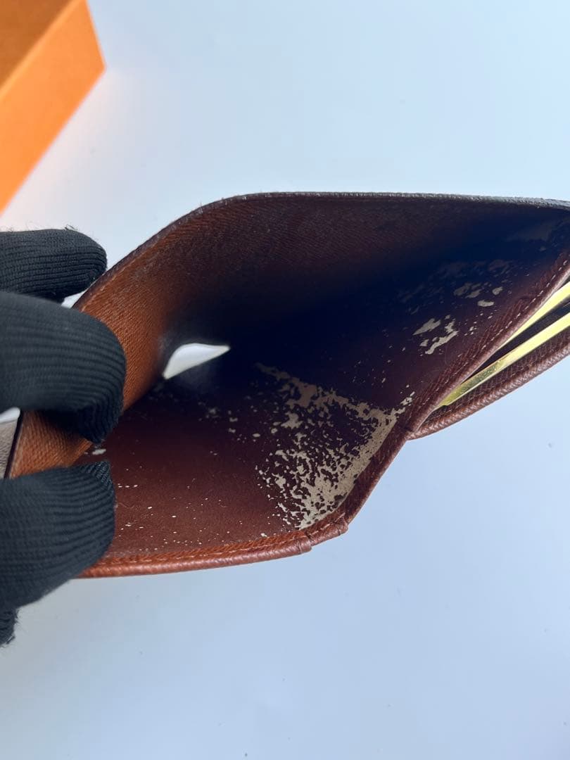 LOUIS VUITTON ヴィトン　二つ折り財布