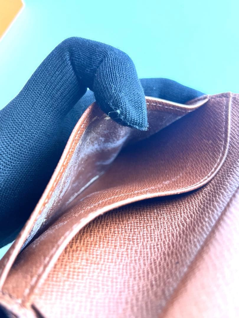 LOUIS VUITTON ヴィトン　二つ折り財布