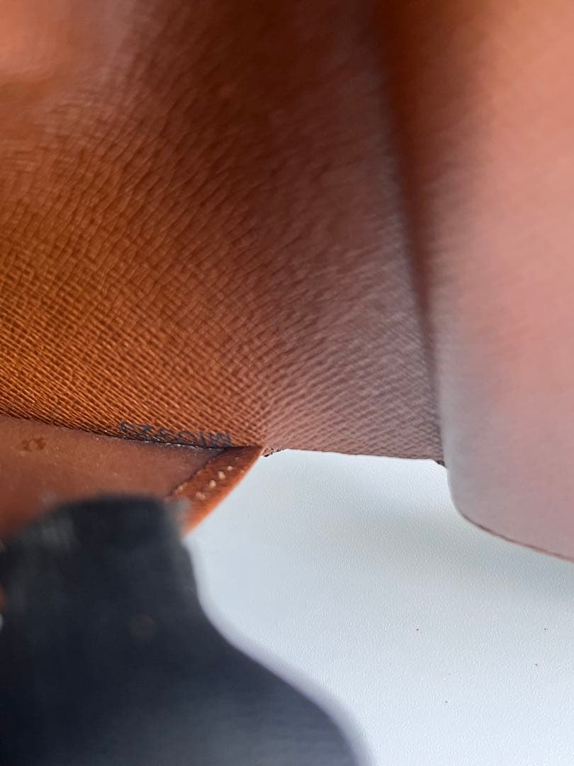 LOUIS VUITTON ヴィトン　二つ折り財布