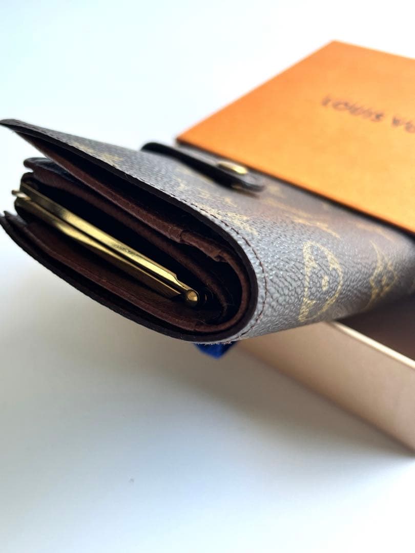LOUIS VUITTON ヴィトン　二つ折り財布