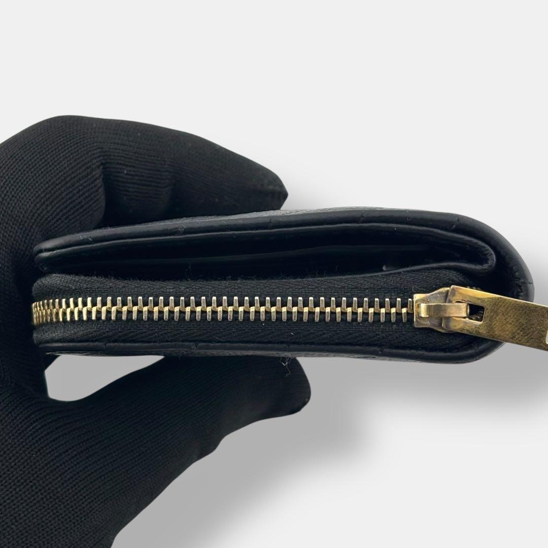 極美品 サンローラン 2つ折り財布 カサンドラ Vステッチ ロゴ金具 レザー 黒