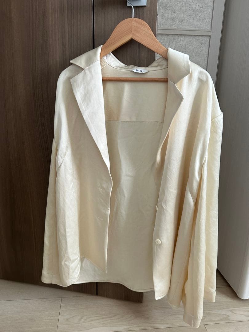 『ほぼ新品』CLANE TAILORED SATIN SHIRT