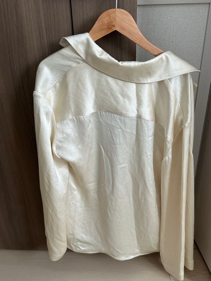 『ほぼ新品』CLANE TAILORED SATIN SHIRT