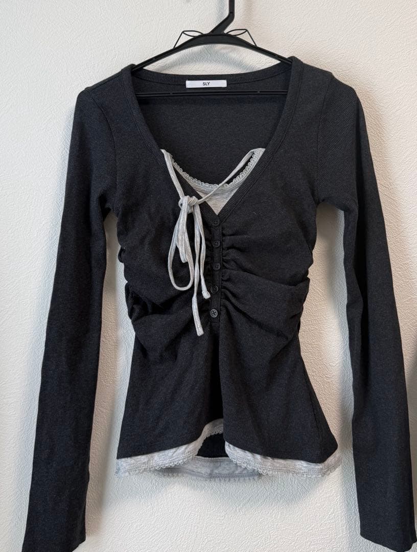 SLY スライ LAYERED LIKE CUT トップス