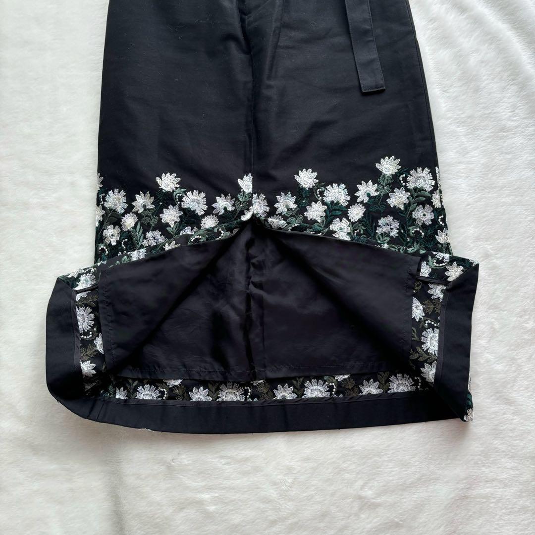 美品　lokitho タイトスカート　花柄　刺繍