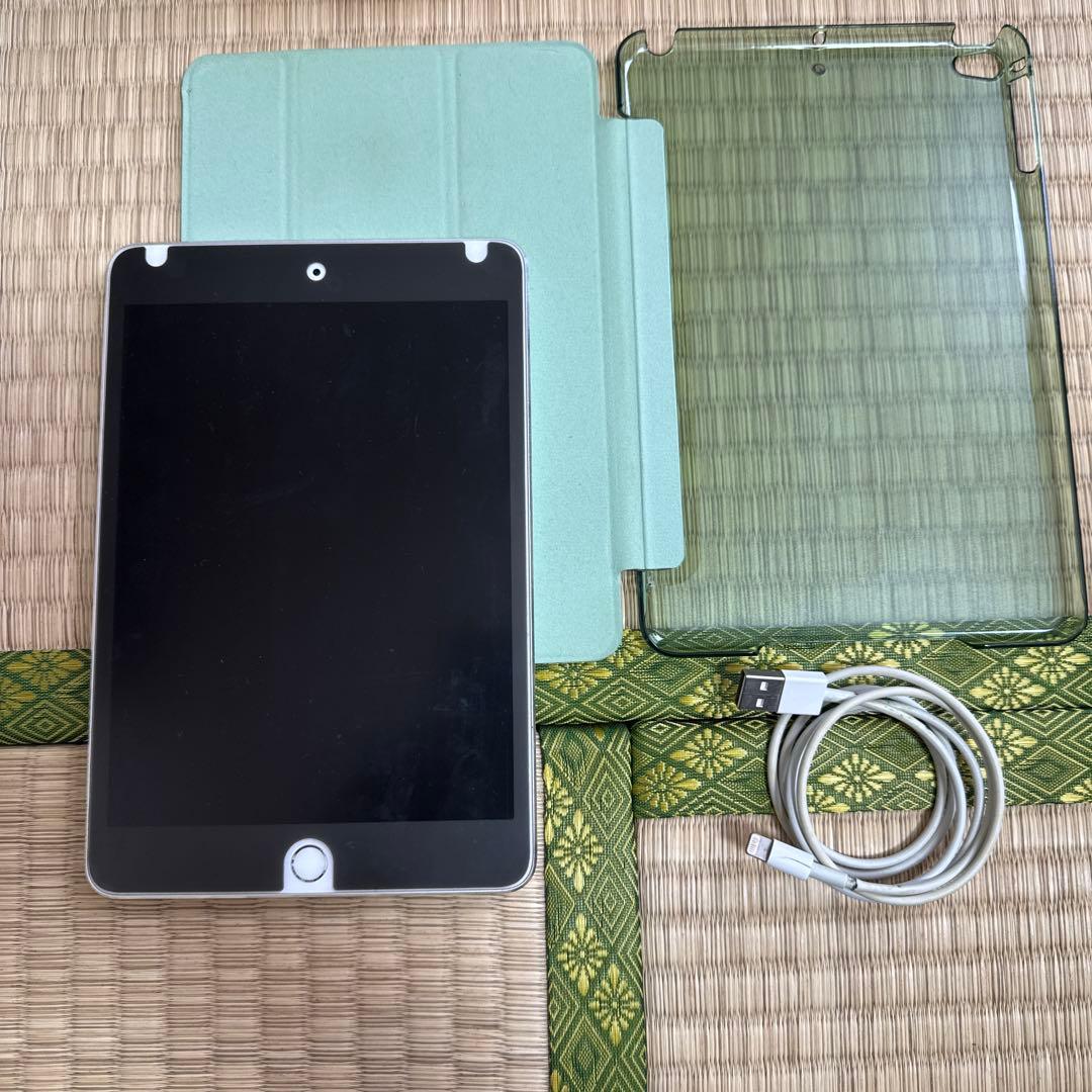 iPad mini4 シルバー 本体 USBケーブル・カバー付き