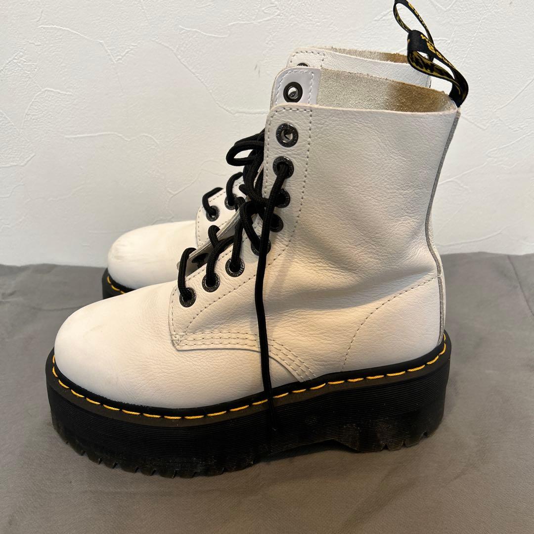 Dr.Martens ブーツ　レディース　ホワイト　ブラック　8ホール　厚底
