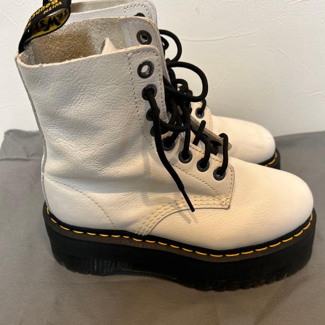 Dr.Martens ブーツ　レディース　ホワイト　ブラック　8ホール　厚底
