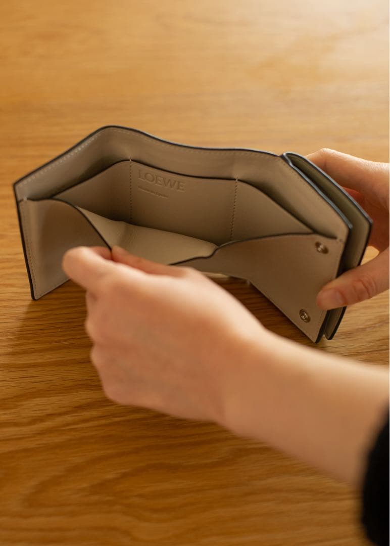な*な様 【LOEWE】美品　三つ折り財布