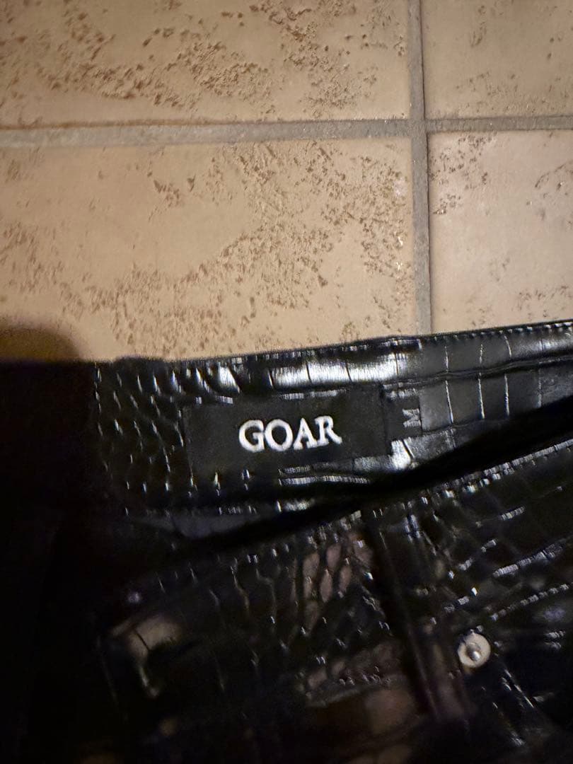 GOAR 黒 エナメル風クロコダイルパンツ