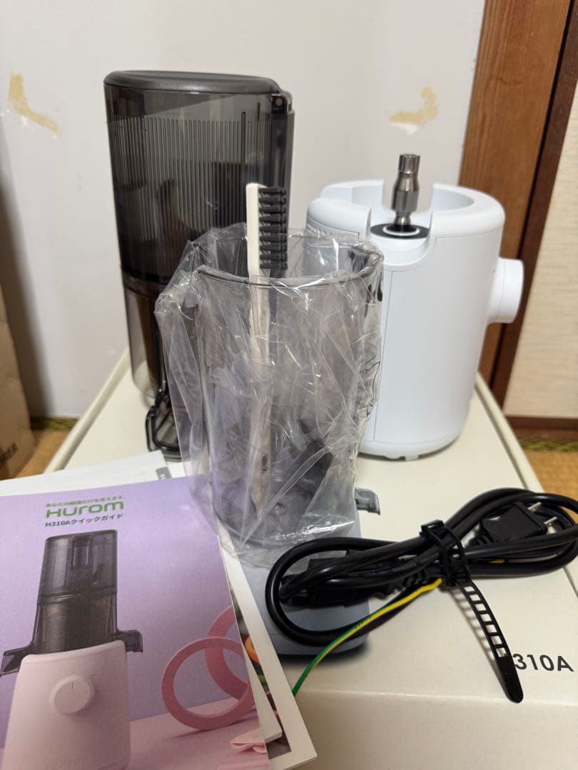 0589 HUROM ジューサー H310A 美品 ホワイト