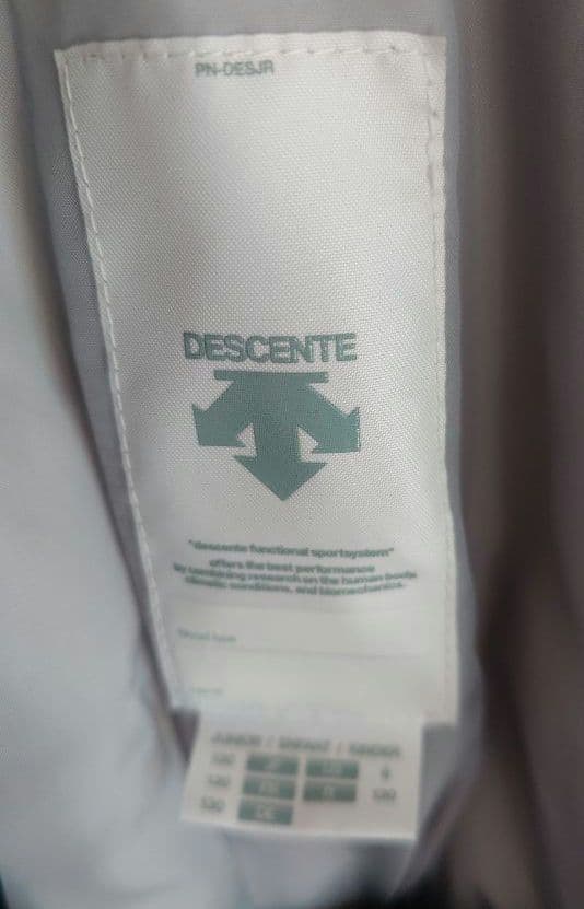★DESCENTE★Kids用カモフラージュ柄スキーウェア❥超美品❥130