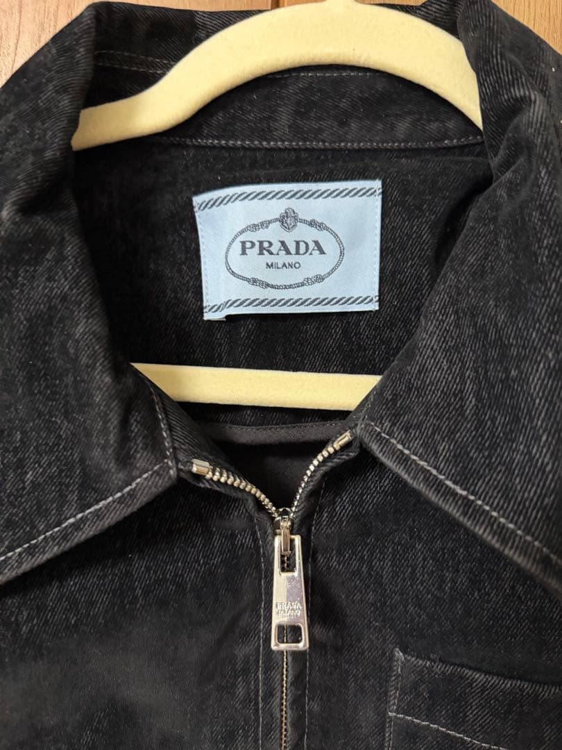 PRADA ブラック ジップアップジャケット