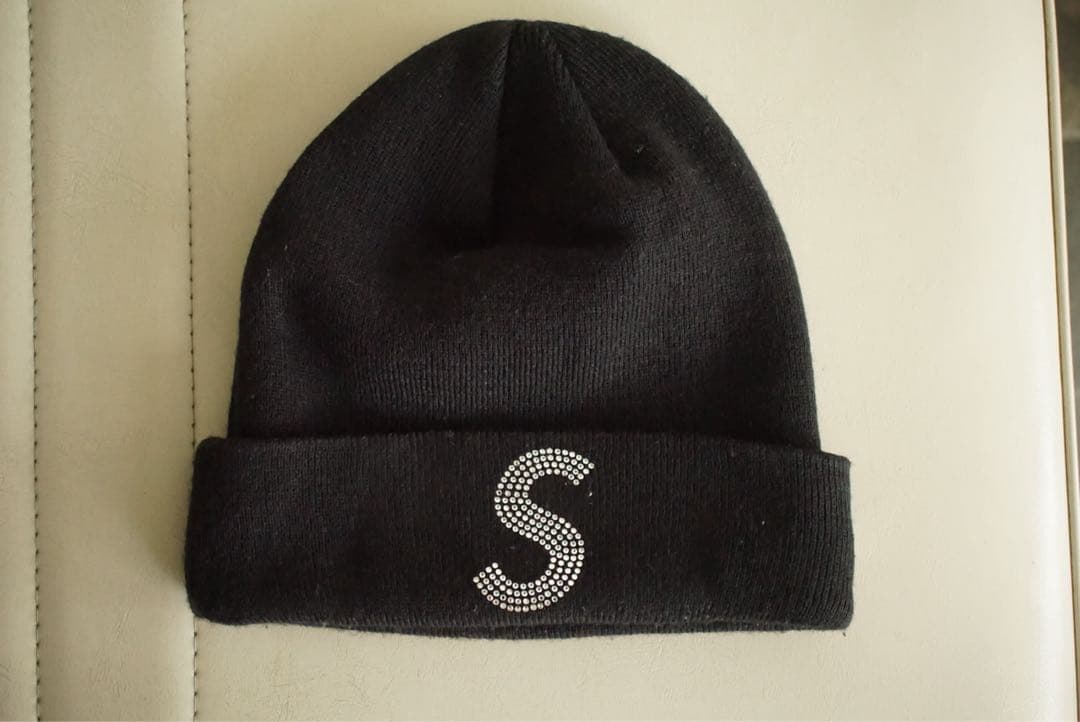 Supreme New Era® Swarovski® S logoビーニー