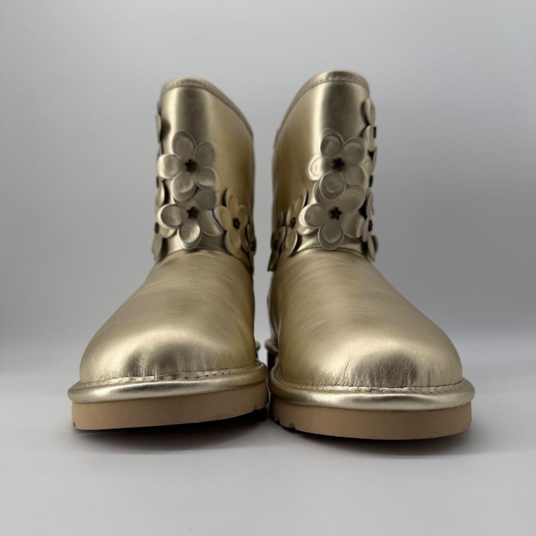 17561✨未使用✨UGG アグ ゴールド フラワーモチーフ ムートンブーツ