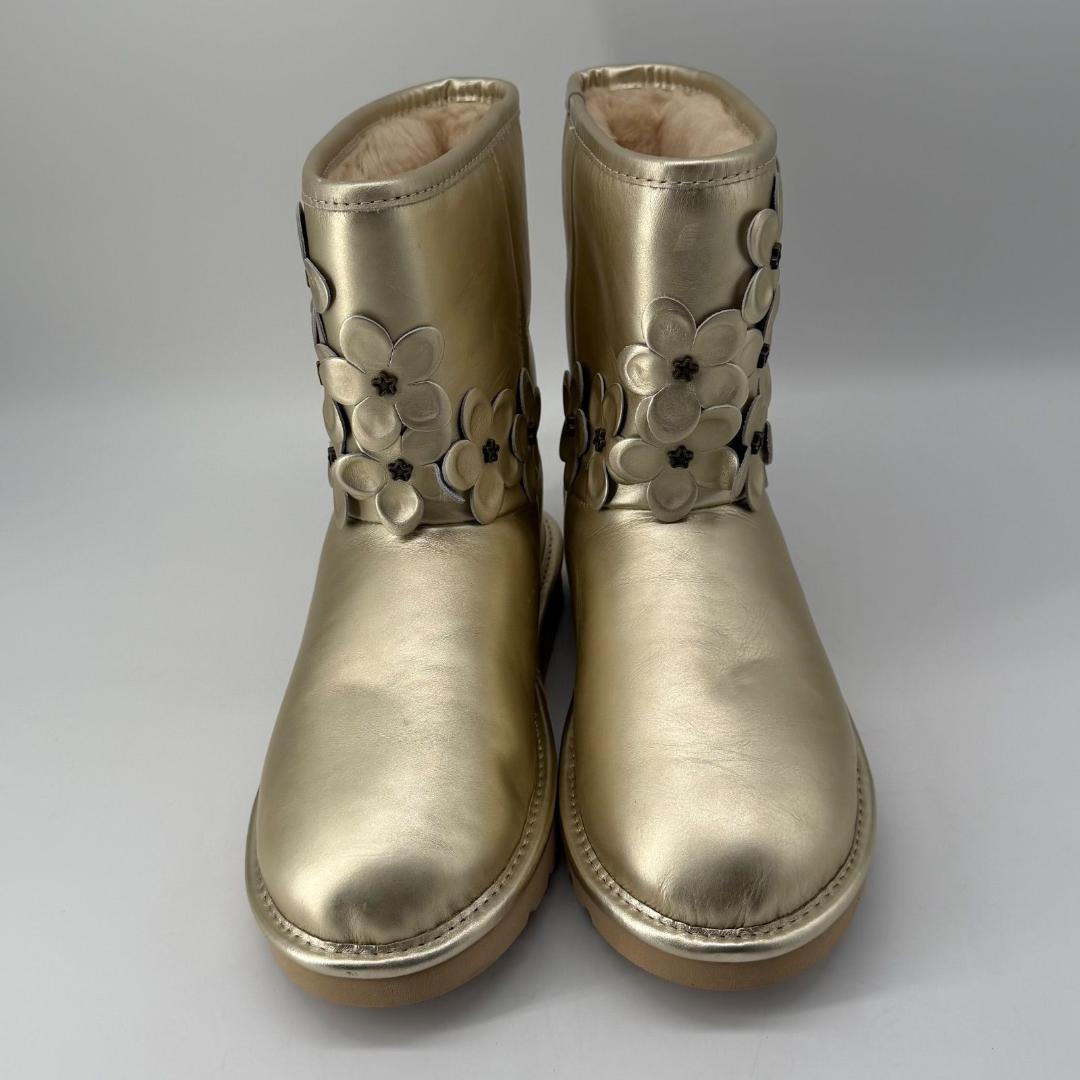 17561✨未使用✨UGG アグ ゴールド フラワーモチーフ ムートンブーツ