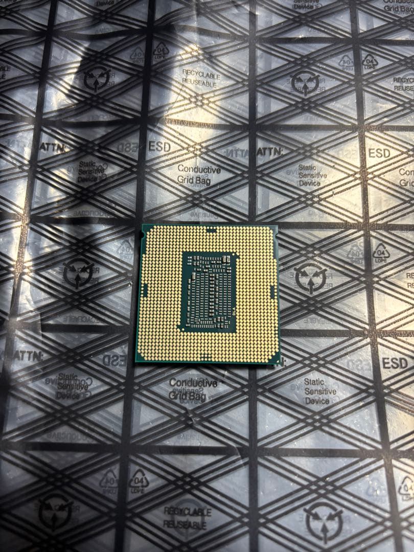 Intel Core i7-9700 CPU 8コア/8スレッド 3GHz