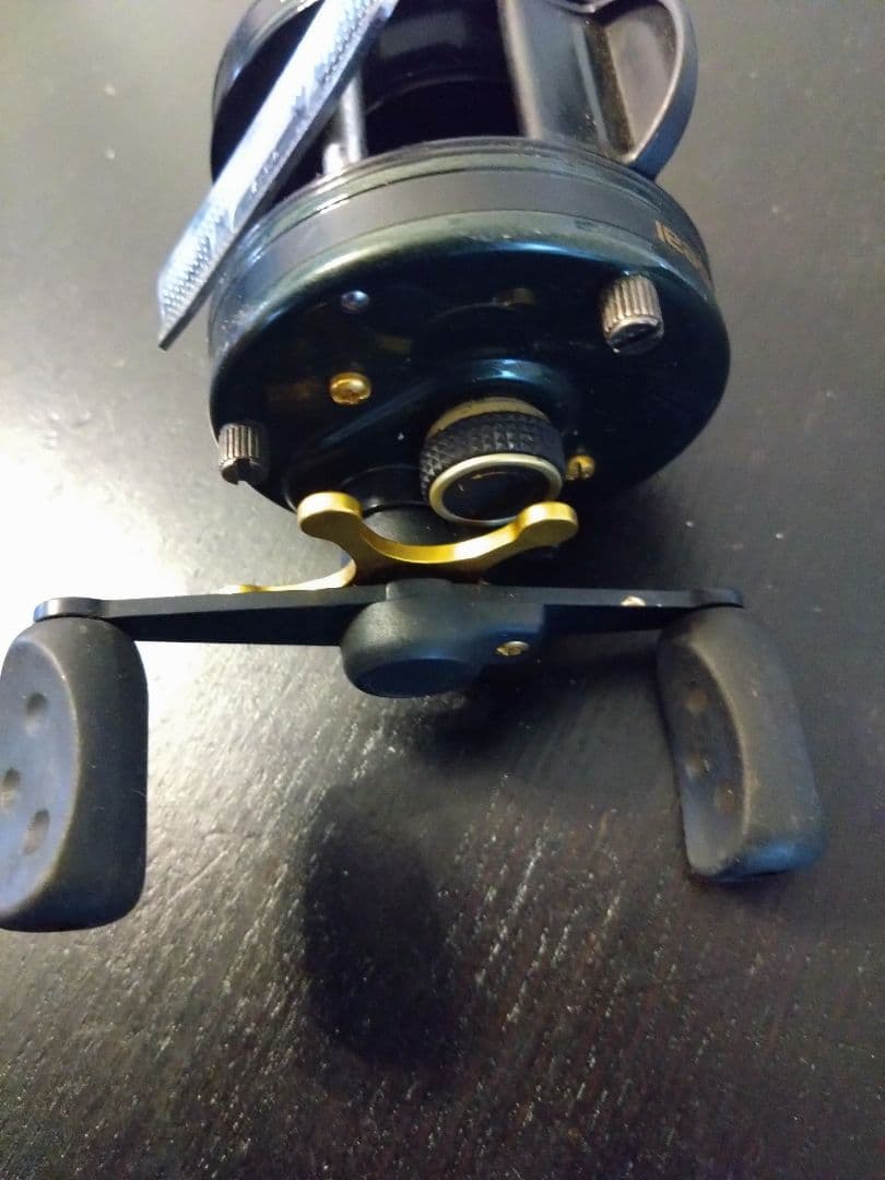 Abu Garcia ベイトリール ダークグリーン