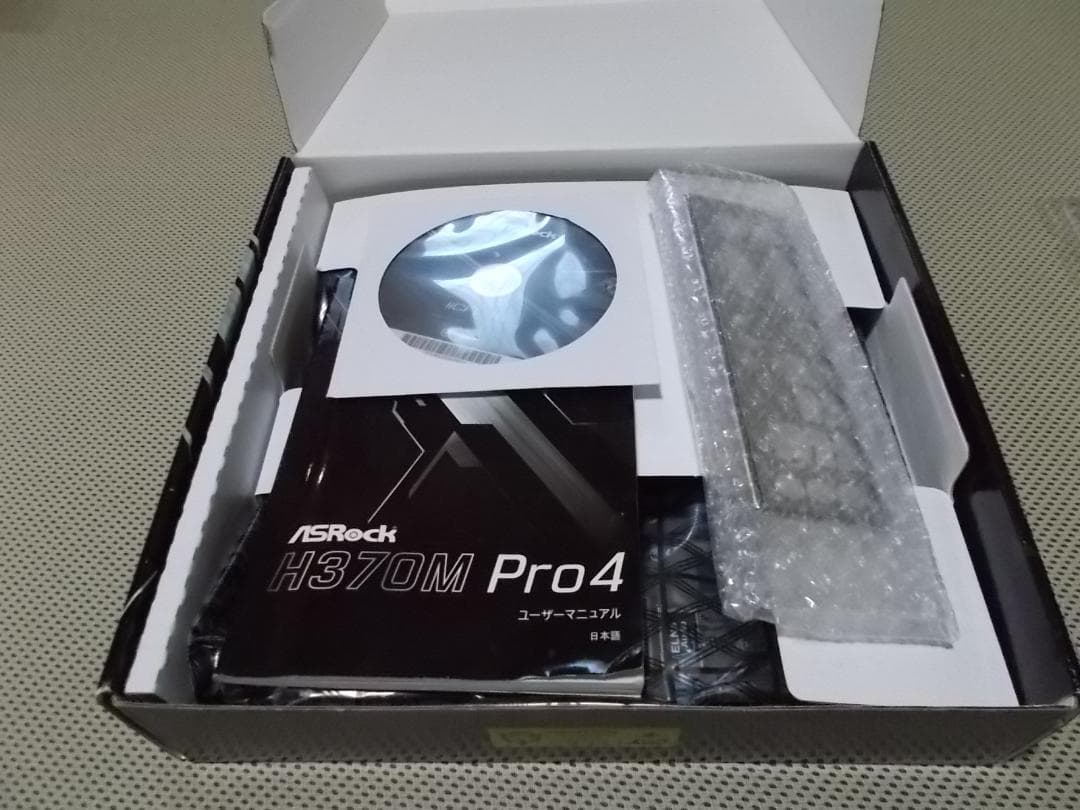 ASRock H370M Pro4 マザーボード【中古】