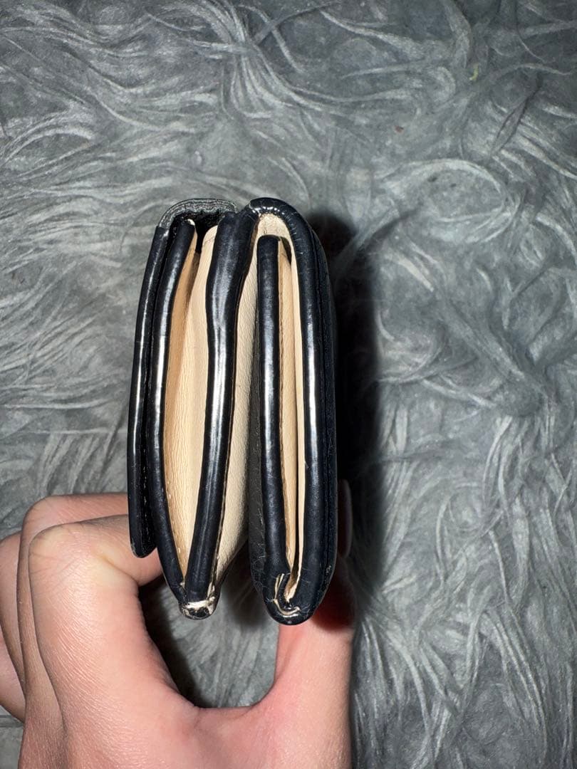 FENDI 黒 レザー 三つ折り財布　ピーカブー