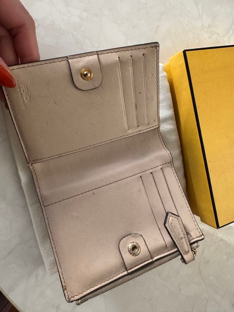 本物　フェンディ ローマ（Fendi Roma）の二つ折り財布