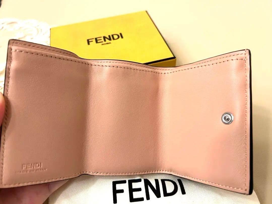 【状態良好】フェンディ ミニ財布 三つ折り財布 ピンク
